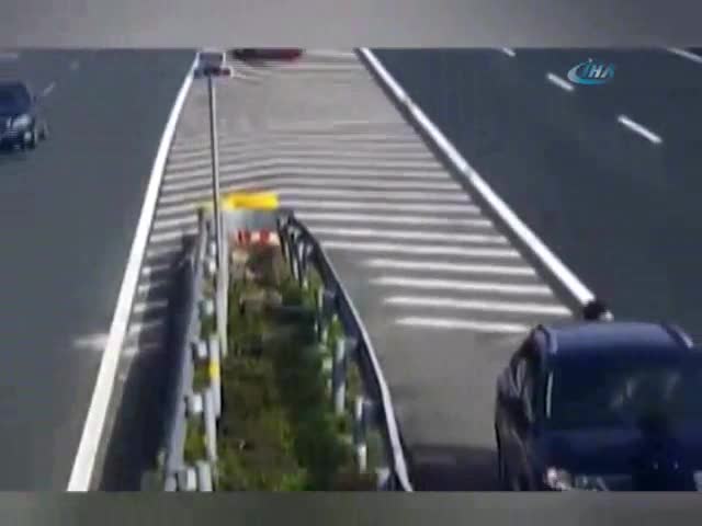 Bu adamlar ne yapıyor böyle?
