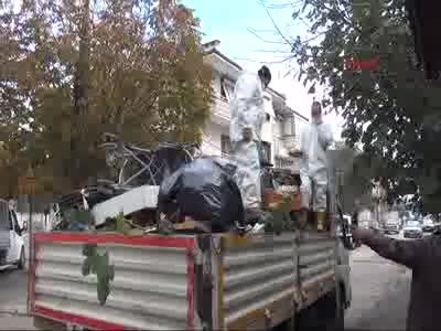 Bursa'da çöp evden çıkanlar şaşırttı!