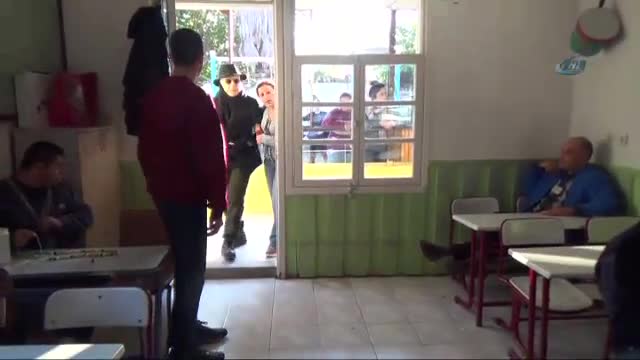 Genç kız neye uğradığını şaşırdı!