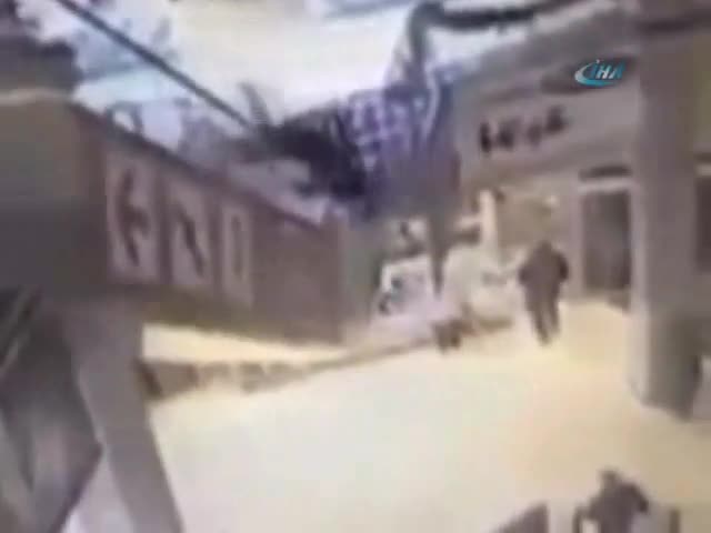 Bir yürüyen merdiven faciası daha!