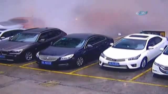 Araçların üzerine su ve taş yağdı