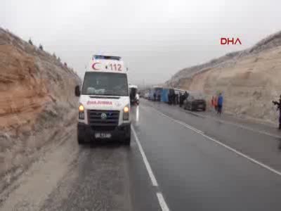 Eskişehir'de sporcuların midibüsü devrildi