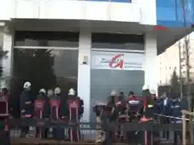 TV kanalı stüdyosunda yangın: 4 yaralı