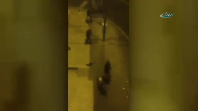 Tartıştıkları kadınları tekme tokat dövdüler
