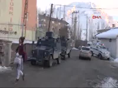 Hakkari'de öğrenciler okuldayken molotof atıldı