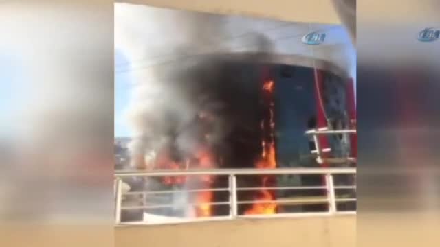 Teröristlerin yaktığı okul alev alev yandı