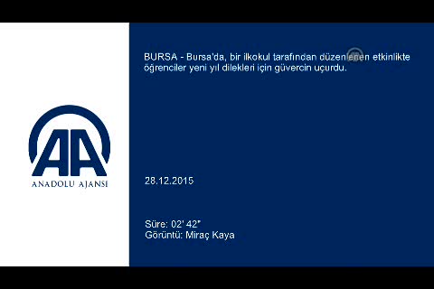 Bursalı minikler yeni yıl dilekleri için güvercin uçurdu