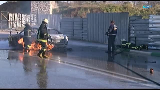 Bursa'da yangına müdahale eden itfaiye erinin zor anları