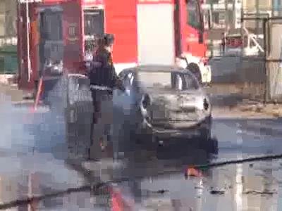 Bursa'da yangına müdahale eden itfaiye erinin zor anları -2