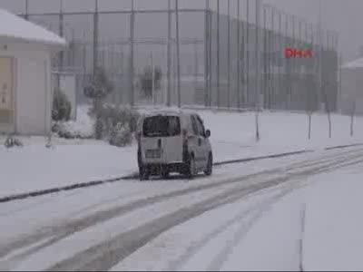Yalova da beyazlara büründü