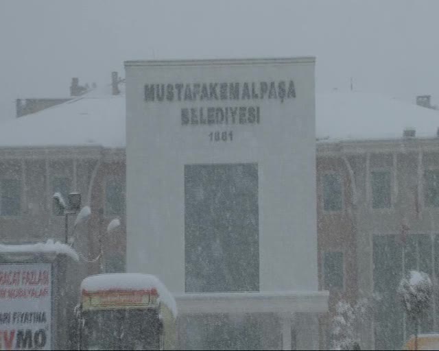 Bursa'yı kar vurdu! Çok sayıda köy yolu kapandı!