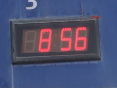 Buzlu kaldırımlarda düşen düşene