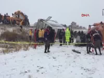 Kırşehir-Ankara yolunda yolcu otobüsü kaza yaptı, ilk belirlemelere göre 9 kişi hayatını kaybetti