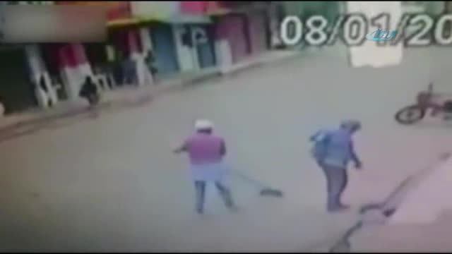 Kamyon tekerleği genç kadının hayatına mal oldu