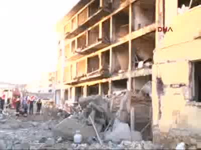 Diyarbakır'da eş zamanlı terör saldırısı