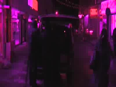 Oğlunu ve kız arkadaşını yaraladı