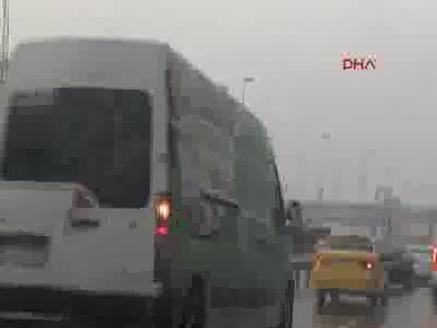 Metrobüs kaza yaptı: 5 yaralı