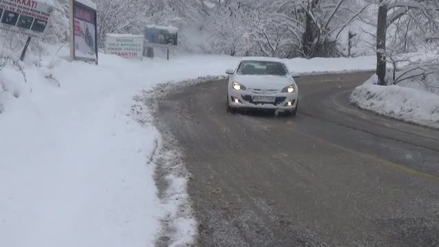 Bursa Uludağ'a zincirsiz araç çıkışına izin yok!