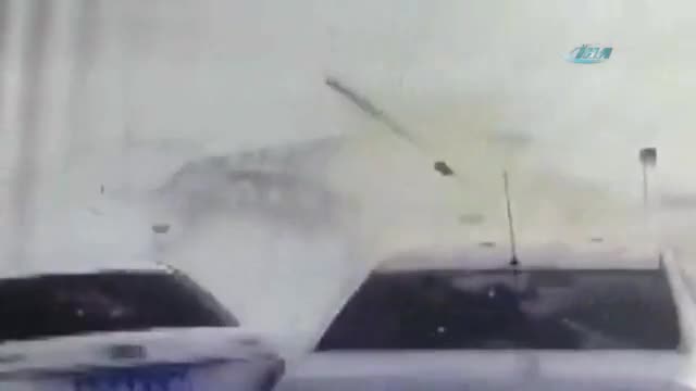 Karlı zeminde zincirleme kaza
