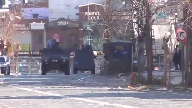 Diyarbakır Sur'da çatışma: Üç askerimiz şehit, üç asker yaralı
