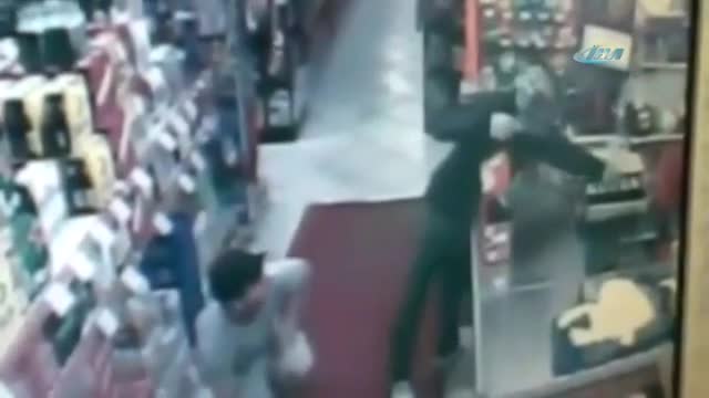 Silahlı soyguncu bu kez sert kayaya çarptı