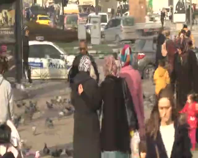 Bursa'da güneş açtı, vatandaş kendini dışarı attı
