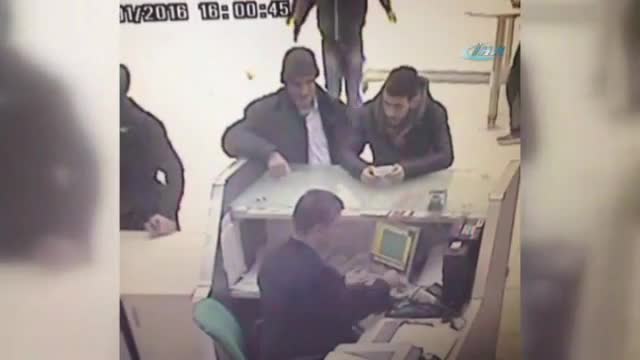 Silahlı PTT soygunu kamerada