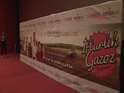 Cem Yılmaz Bursalıları kahkahalara boğdu