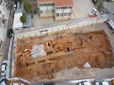 İnşaat kazısından antik mezarlar çıktı