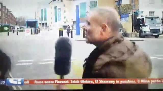 Muhabire canlı yayında eziyet