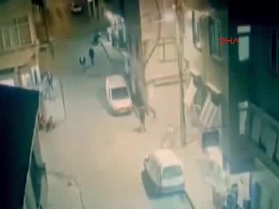 İstanbul'da kıraathaneye saldırı güvenlik kamerasında!