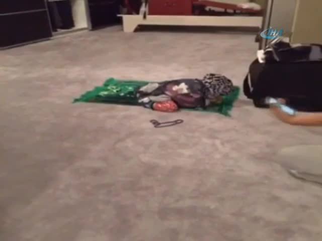 Demet Akalın'ın kızı namaz kıldı