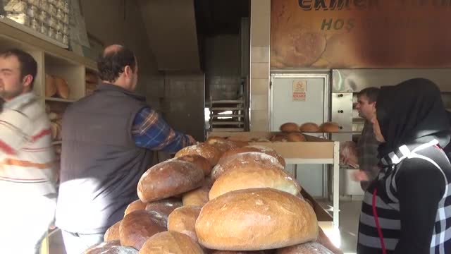 Bursa'da Bakanı dinleyen fırıncı ekmek fiyatlarını alt üst etti!