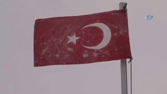 Hudut karakolunda bayrak bile dondu
