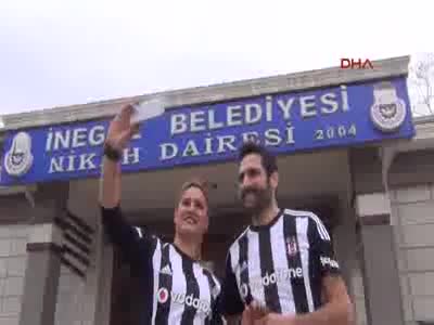 Bursa'da fanatik çift nikaha böyle gitti