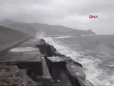 Zonguldak'ta dev dalgalar