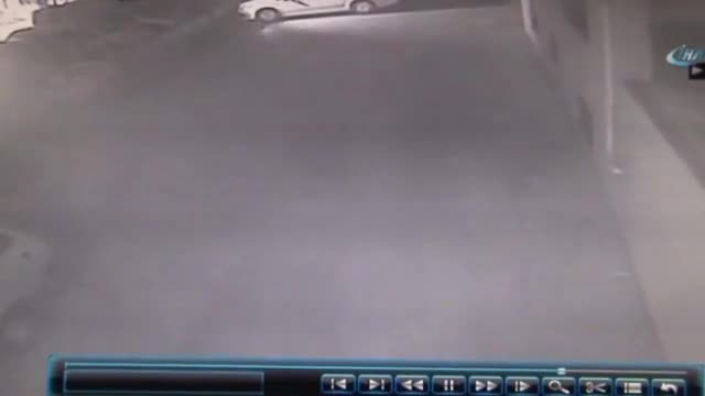 Sokak ortasında 25 yerinden bıçaklandı