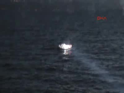 Çanakkale'deki lastik bot içerisinde 66 mülteci böyle yakalandı