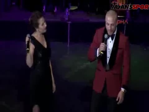 Gokhan Tore Nilufer'le duet yapti