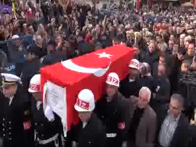 Kocaeli'de şehidi son yolculuğuna 5 bin kişi uğurladı