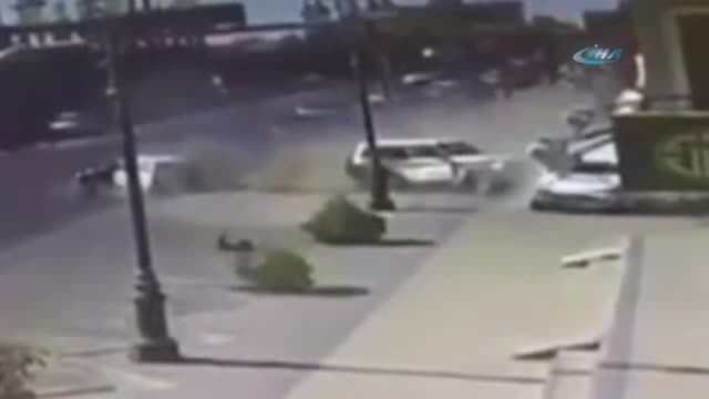 Çocuk araçtan böyle fırladı
