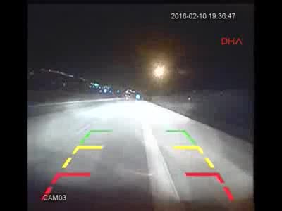 Otomobil şarampole devrildi: 2 yaralı