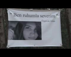 Özgecan mezarı başında dualarla anıldı