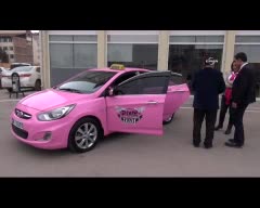 Kadınlara özel 'pembe taksi'