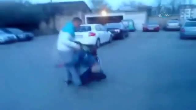 Tekerlekli sandalyedeki dilencinin oyununu böyle bozdu