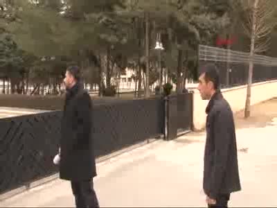 Adliye önünde selfie çekti, terörle suçlandı
