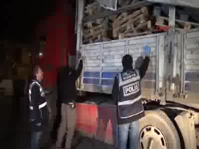 TIR'ın dorsesinde 40 bin paket kaçak sigara ele geçirildi
