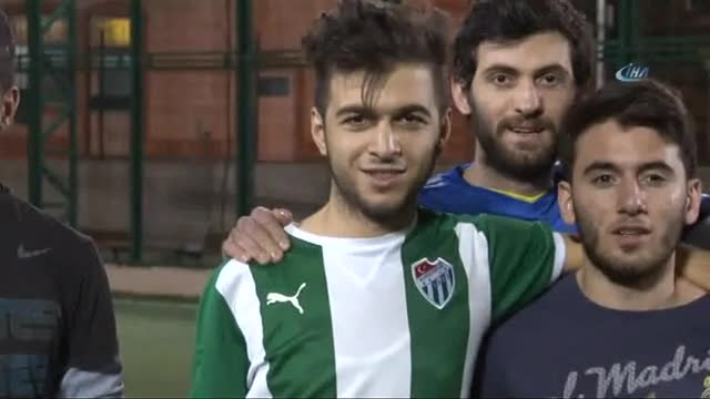 Bursa'da emanet karaciğer ile top koşturuyor