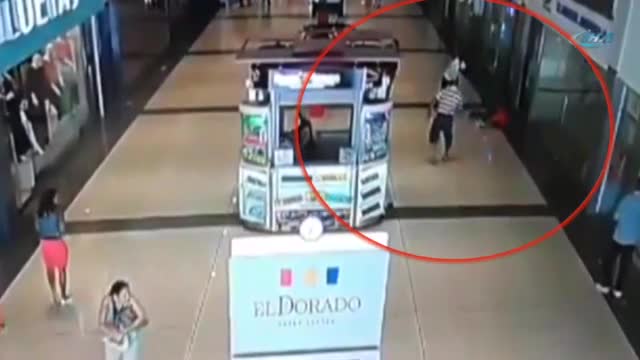 Alışveriş merkezinde korkunç infaz