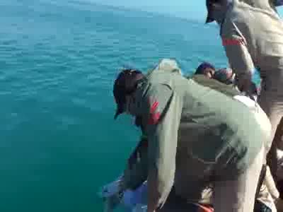 Kemer'de denizde erkek cesedi bulundu